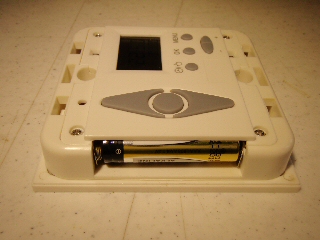 blind and shade motor timer - inserting the battery